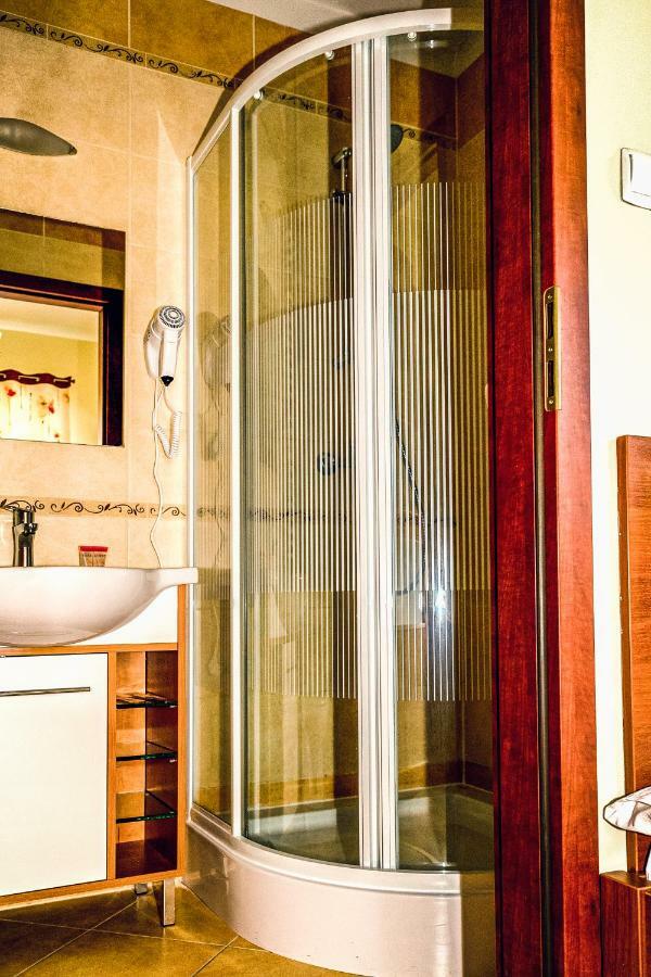 Hotel Hellada Kielce Dış mekan fotoğraf
