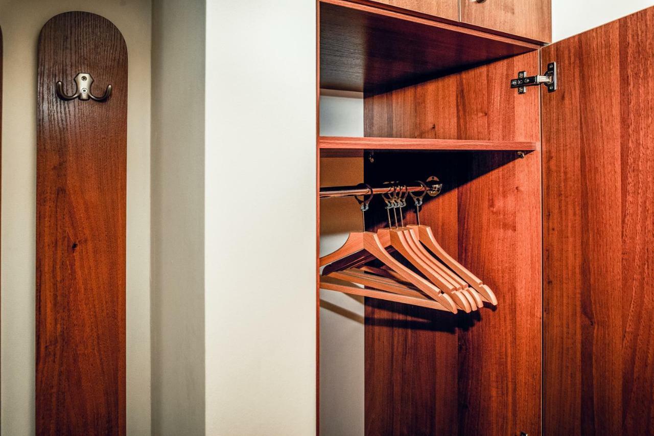 Hotel Hellada Kielce Dış mekan fotoğraf