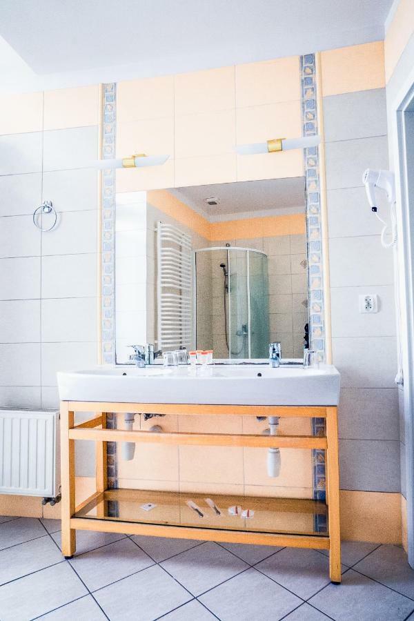 Hotel Hellada Kielce Dış mekan fotoğraf